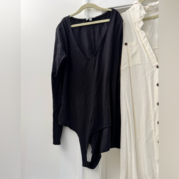 Lot of 7 Women’s Shirts and Sweaters - Picture 8 of 8